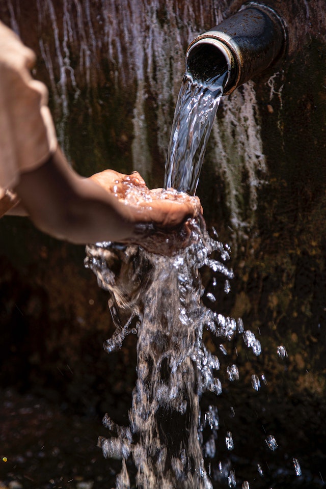 Utilização de água proveniente de furos de água. Fonte de água